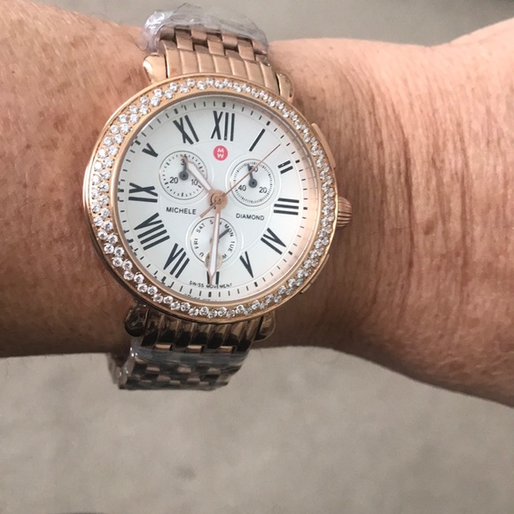 Rose gold stainless watch - Picture 5 of 5